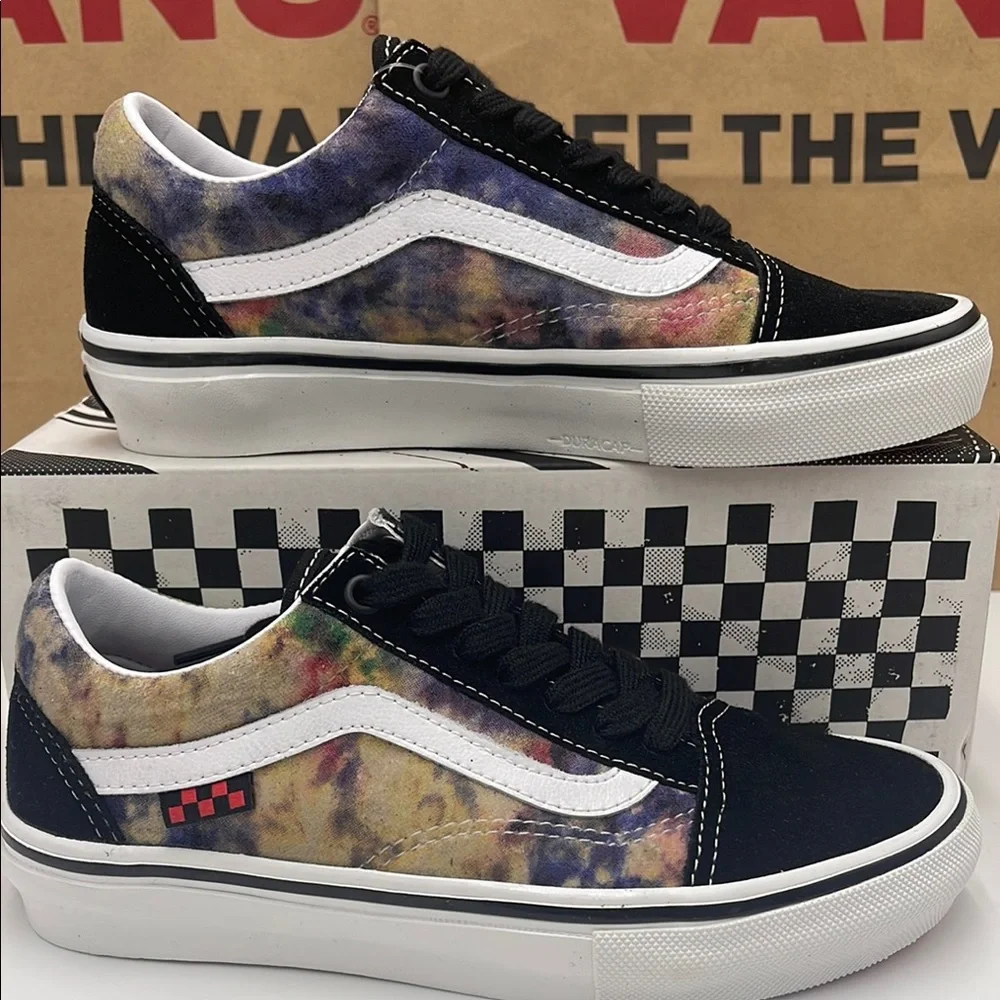 Vans WMNS Skate Old Skoo Tie-Dye Terry Black/Multi
VN0A5FCBBML Sneakers - Picture 1 of 16